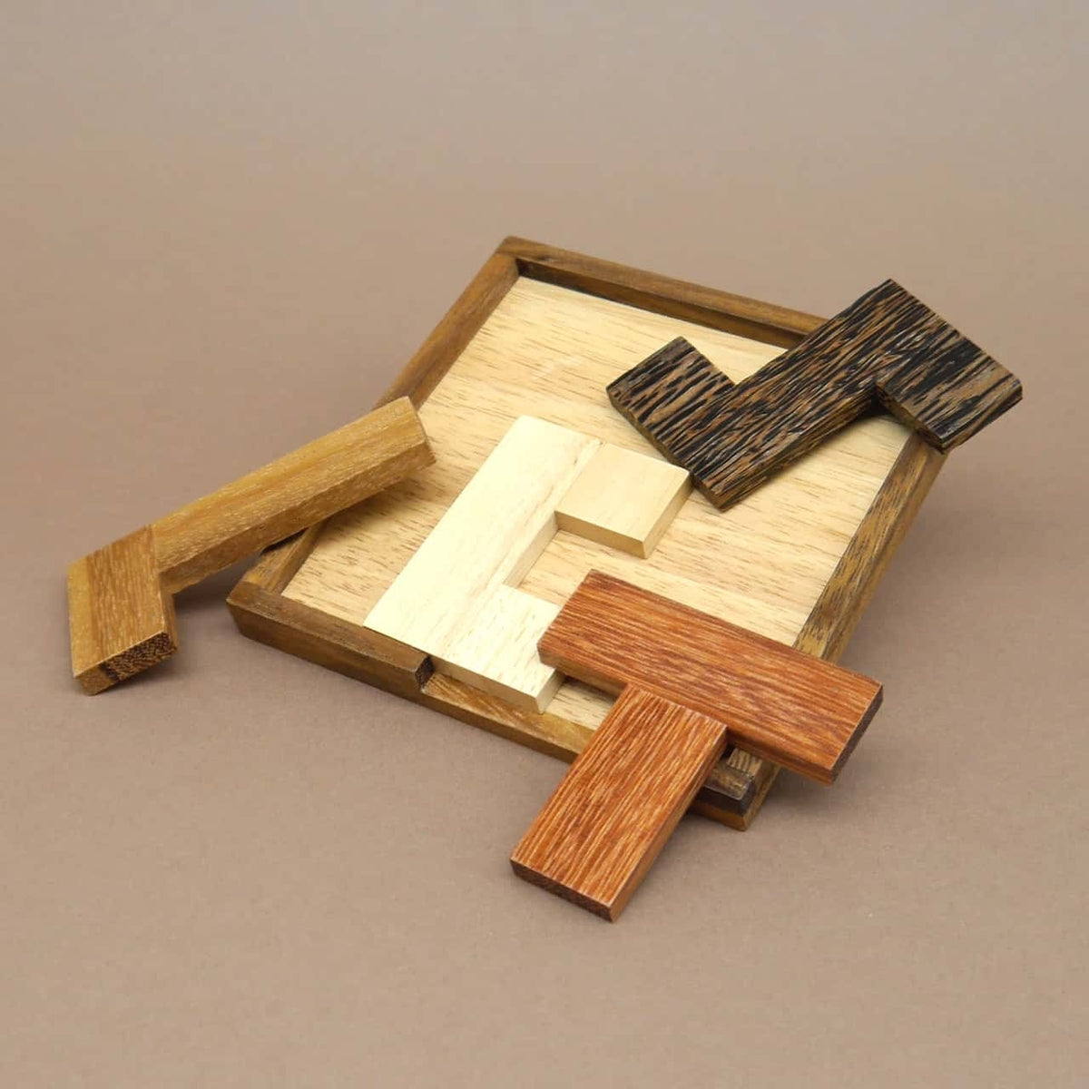 LUTZ - challenging, elegant sliding puzzle