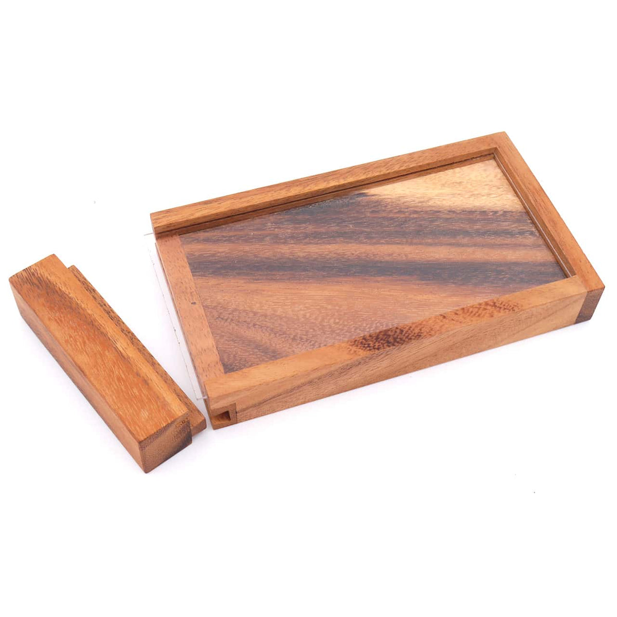 Geldgeschenkbox aus Holz als Denkspiel geöffnet ohne Inhalt.